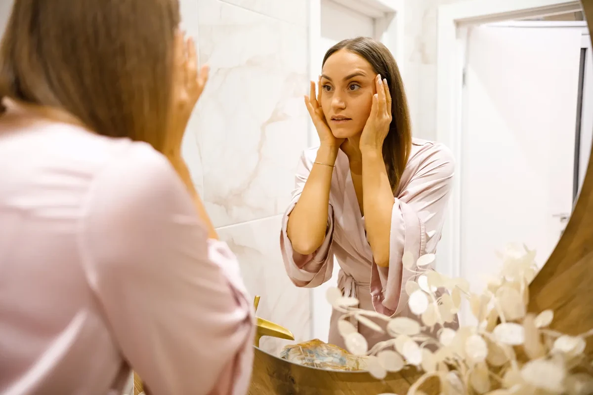Caring for the face before surgery with focus on healthy skin preparation